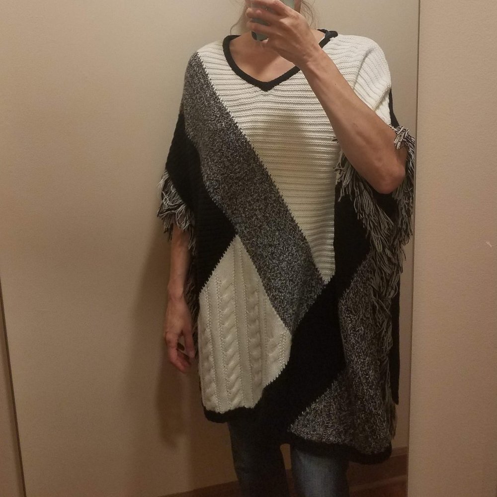 EUC Topshop Colorblock Poncho Fringe V-neck